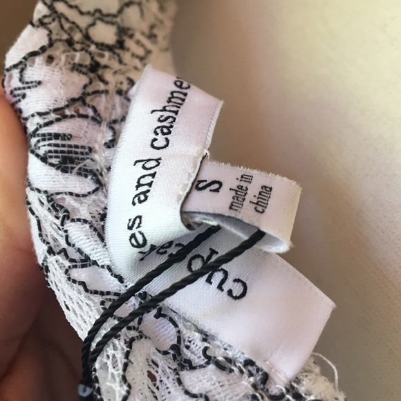 Cupcakes & Cashmere Off The Shoulder Lace Top  S - Picture 6 of 7